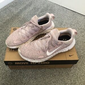 WOMEN’S NIKE FREE RUN 5.0 NEXT NATURE size 8.5